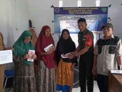 Babinsa Ramil 1422-02/Camba Lakukan Pemantauan Pembagian BLT di Desa Tellumpanuae
