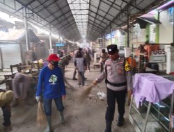 Wujud Kepedulian Terhadap Masyarakat Koramil Enrekang Kembali Gelar Karya Bakti Pembersihan Pasar Sentral Enrekang