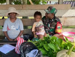 Jalin Keakraban dengan Warga, Babinsa Koramil 01/Ayamaru Komsos di Wilayah Binaan