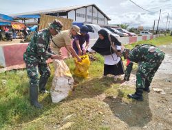 Kemanunggalan TNI dan Rakyat Upaya Wujudkan Lingkungan Sehat, Kodim 1412/Kolaka Karya Bhakti Pembersihan Pasar