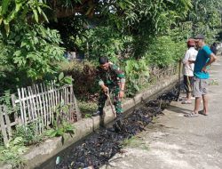 Koramil-06/Duampanua Kodim 1404/Pinrang Ajak Warga Dan Siswa Karya Bakti Bersihkan Saluran Air