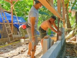 Babinsa Ramil 1422/Maros Pantau Progres Pembangunan RTLH di Desa Manggeloreng