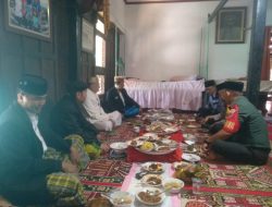 Babinsa Ramil-01/Lau, Serda Edi Sutono pantau acara silahturahmi