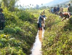 Peduli Sampah,Kodim 1412/Kolaka Gelar Karya Bhakti Pembersihan Saluran Irigasi