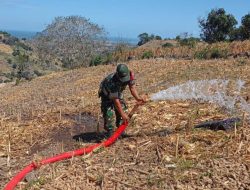 Sukseskan Ketahanan Pangan, Babinsa Koramil 1425-04/Kelara Dampingi Petani Uji Coba Pengoperasian Mesin Pompa Air