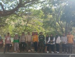 Koramil Babinsa 1405-02/Soreang Gelar Karya Bakti Bersihkan Jalan