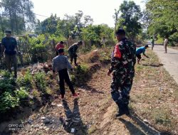 Personel Kodim 1422/Maros Gelar Karya Bakti Bersama Masyarakat dalam Rangka HUT TNI ke-79