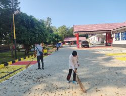 Pegawai dan WBP Rutan Pelaihari Laksanakan Program Jumat Bersih