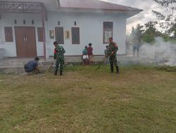 Babinsa Sidey Ajak Karang Taruna Bersihkan Lingkungan Balai Kampung