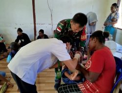 Babinsa Koramil Elikobel Turun Langsung Membantu Pelaksanaan Posyandu di Kampung