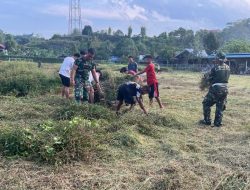 Satgas Yonzipur 8/SMG Membantu Masyarakat Membersihkan Lapangan Milik desa dalam Rangka Open Tournament Olahraga