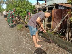 Peduli Kebersihan Lingkungan, Koramil-03 Kodim 1404/Pinrang Bersama Warga Kerja Bakti Bersihkan