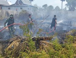 Sigap, Babinsa Koramil 1425-03/Tamalatea Bersama Masyarakat dan Instansi Terkait Padamkan Lahan Pesantren