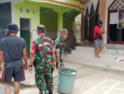 Babinsa 1419-03/Baraka Bersama Warga Bersihkan Seputaran Masjid Guna Tingkatkan Kebersihan