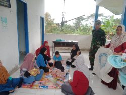 Cegah Stunting, Babinsa Koramil 06/Sinjai Borong Kodim 1424/Sinjai Lakukan Pendampingan Posyandu