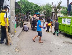 Semangat Gotong Royong, Koramil 02 Enrekang Gelar Karya Bhakti Bersihkan Selokan Bersama Rakyat