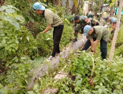 Sebagai Upaya Normalisasi Saluran Air, Koramil-06/Duampanua Kodim 1404/Pinrang Bersama Warga Dan Pelajar Laksanakan Karya Bakti