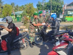 Kodim 1424/Sinjai Laksanakan Jumat Berkah Berupa Pembagian Nasi Dos Kepada Masyarakat
