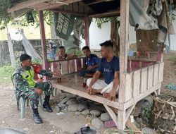 Babinsa Koramil 09/Mutiara Tingkatkan Silaturahmi dengan Pemuda Desa Baro Yaman Melalui Komsos