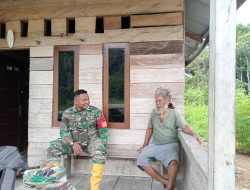 Jalin Hubungan Baik,Babinsa Koramil 03/Aitinyo Komsos di Wilayah Binaan