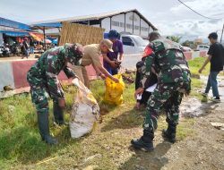 Cegah Wabah Penyakit, Kodim 1412/Kolaka Karya Bhakti Bersihkan Sampah di Pasar Tradisional Lamekongga