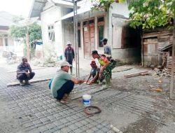 Dorong Percepatan Pembangunan Infrastruktur Desa, Babinsa Tangse Bantu Rangkai Anker Pengecoran Irigasi