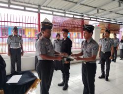 Apresiasi Kinerja Pegawai, Karutan Selayar Berikan Sertifikat Penghargaan