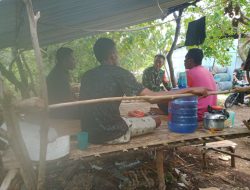 Melalui Komsos, Babinsa Koramil 03/Cenrana Jalin Silaturahmi Dengan Masyarakat Desa Labotto