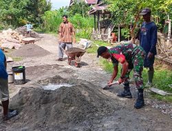 Babinsa Mattampawalie Koramil 08/Lamuru Turut Bergotong Royong Pembuatan Talud Jalan 