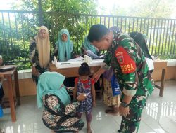 Babinsa Ajang Puluh Koramil 13/Sibulue Dampingi Warga Pada Kegiatan Posyandu Di Desa Binaan