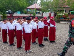 Tanamkan Disiplin, Babinsa Kel. Maroanging Koramil 13/Sibulue Latih PBB Siswa SD 218