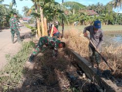 Penuhi Kebutuhan Air petani, Koramil-06 Kodim 1404/Pinrang Bersihkan Saluran irigasi Bersama Warga
