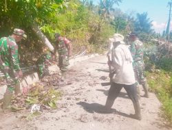 Personel Koramil 1419-04/Alla Karya Bakti Pembersihan Selokan