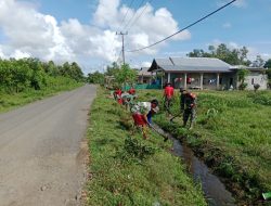 Cegah Banjir dan Wabah Penyakit, Koramil-05 Kodim 1404/Pinrang bersama Warga Melaksanakan Kerja Bakti Normalisasi Saluran Air