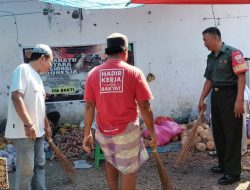 Menjadi Contoh Dalam Sikap Dan Kesederhanaannya, Babinsa Maros Bersihkan Pasar Tradisional