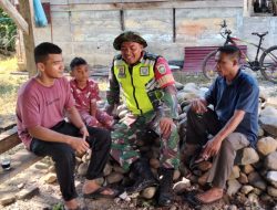 Melalui Komunikasi Sosial Babinsa Laksanakan Pendekatan Dengan Warga