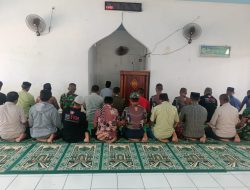 Anggota Satgas TMMD Ke 122 Kodim 1425/Jeneponto Lakukan Sholat Dhuhur Berjamaah, Dan SSK : Bekerja dan Beribadah Harus Seimbang