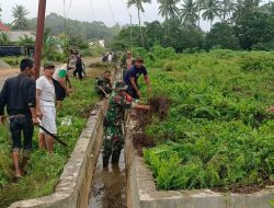 Antisipasi Potensi banjir, Kodim 1412/Kolaka Bersama Masyarakat Bersihkan Saluran Air