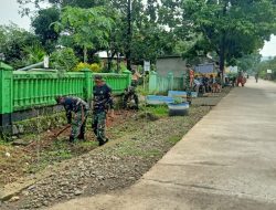 Ciptakan Lingkungan Bersih, Babinsa Maros Bersama Warga Laksanakan Kerja Bakti