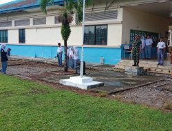 Danramil 05/Darul Makmur Pimpin Upacara Pengibaran Bendera Merah Putih di SMA Negeri Bunga Bangs