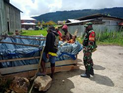 WUJUD KEPEDULIAN KEPADA MASYARAKAT BABINSA KORAMIL 1703-02/TIGI DISTRIBUSIKAN AIR BERSIH UNTUK WARGA