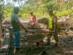 Sebagai Mitra Masyarakat, Babinsa Bantu Pembangunan Jalan dan Saluran di Desa Mesjid Gogo