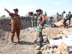 Dansatgas TMMD ke-122 Letkol Inf Muhammad Amin, S.IP., Bersama Pj Bupati Jeneponto Tinjau Perintisan Jalan Di Desa Tuju