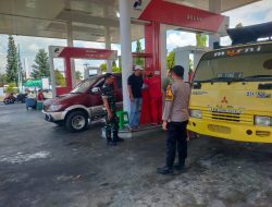 Babinsa Koramil-04 Kodim 1404/Pinrang Dan Bhabinkamtibmas Pantau Aktifitas Di SPBU