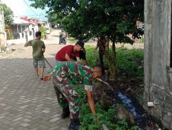 Peduli Kebersihan Lingkungan, Koramil-03 Kodim 1404/Pinrang Bersama Warga Kerja Bakti Bersihkan Saluran Air