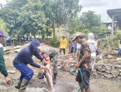 Budayakan Gotong Royong, Babinsa Ajak Masyarakat Kerja Bakti Bersama untuk Pembangunan Pondasi Rumah di Desa