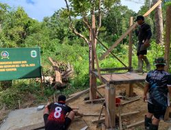 Satgas TMMD Reguler Ke-122 Kodim 1206/Putussibau Laksanakan Pemasangan Rangka Besi Dan Pengecoran Box Tower Penguin