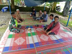 Menjalin keakraban,Babinsa Koramil 02/Seunagan Melaksanakan komunikasi sosial didesa binaan