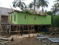 Rehab RTLH Satgas TMMD 122 Kodim 1407/Bone Fokus Pemasangan Atap