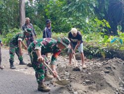 Upaya Babinsa Bontocani Bersama Warga Benahi Jalan Untuk Kenyamanan Lalu Lintas